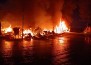 Belasan Kios di Kawasan Pelabuhan Poumako Hangus Terbakar