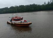 Bawa 20 Orang, Perahu Susun Kandas dan Mati Mesin di Perairan Puriri