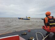 Tim SAR Berhasil Evakuasi Seluruh Penumpang Perahu Susun di Muara Inauga