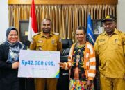 BPJS Ketenagakerjaan Papua Tengah Serahkan Santunan Sebesar Rp 42 Juta Kepada Ahli Waris di Paniai