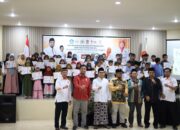 Kunker di Timika : Anggota DPR Papua Tengah, Ardi, Serahkan 63 Beasiswa PIP Sekaligus Talk Show Hari Ibu