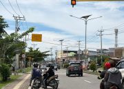 Dishub Mimika Pasang Lampu Pengingat Didepan 12 Sekolah