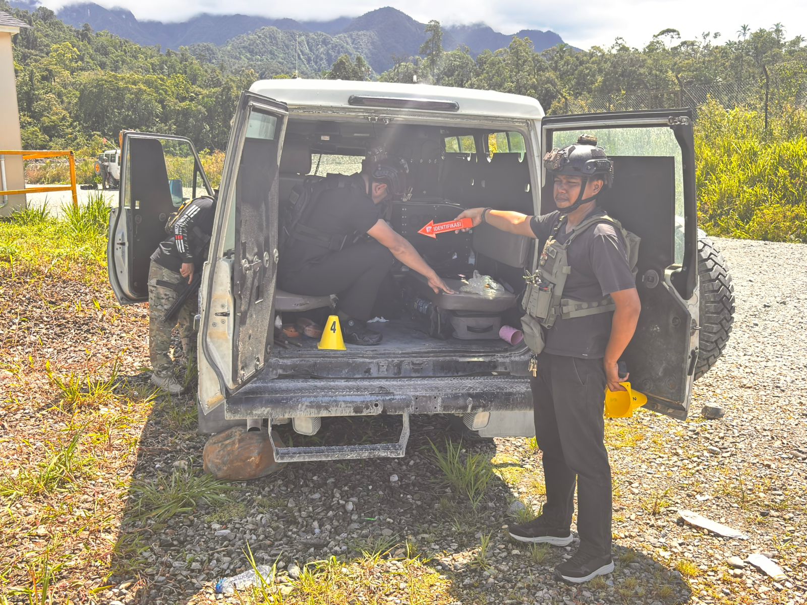 Polisi Olah TKP Penyerangan di Mile Point 50