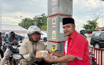 Semarak Ramadan 1447 H, Pertamina Patra Niaga Berbagi Takjil Gratis bagi Pelanggan di SPBU Nabire dan Timika