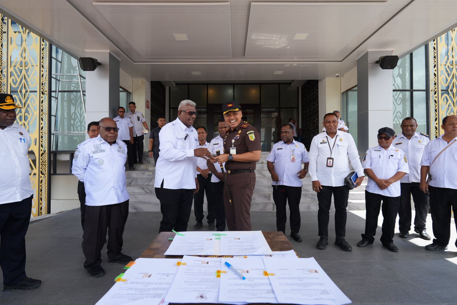 Pemkab Hibahkan Sejumlah Aset ke Kejari Mimika