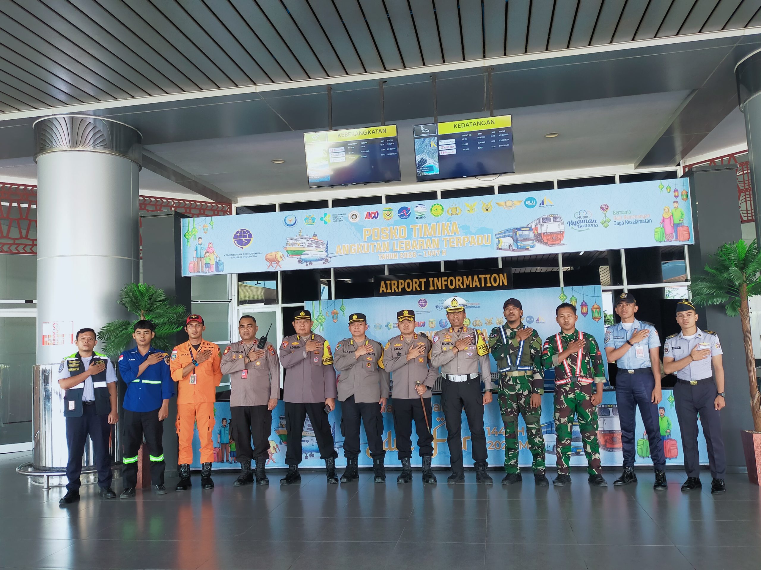 wasda, Karo Ops, dan Dirlantas Polda Papua Tengah Cek Pos Pengamanan Operasi Ketupat Noken di Timika