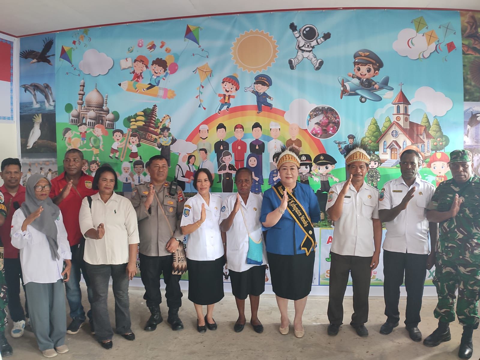 Komitmen Hadirkan Layanan Pendidikan Anak Usia Dini, Suzi Rettob Resmikan Gedung PAUD Merah Putih Kampung Nawaripi