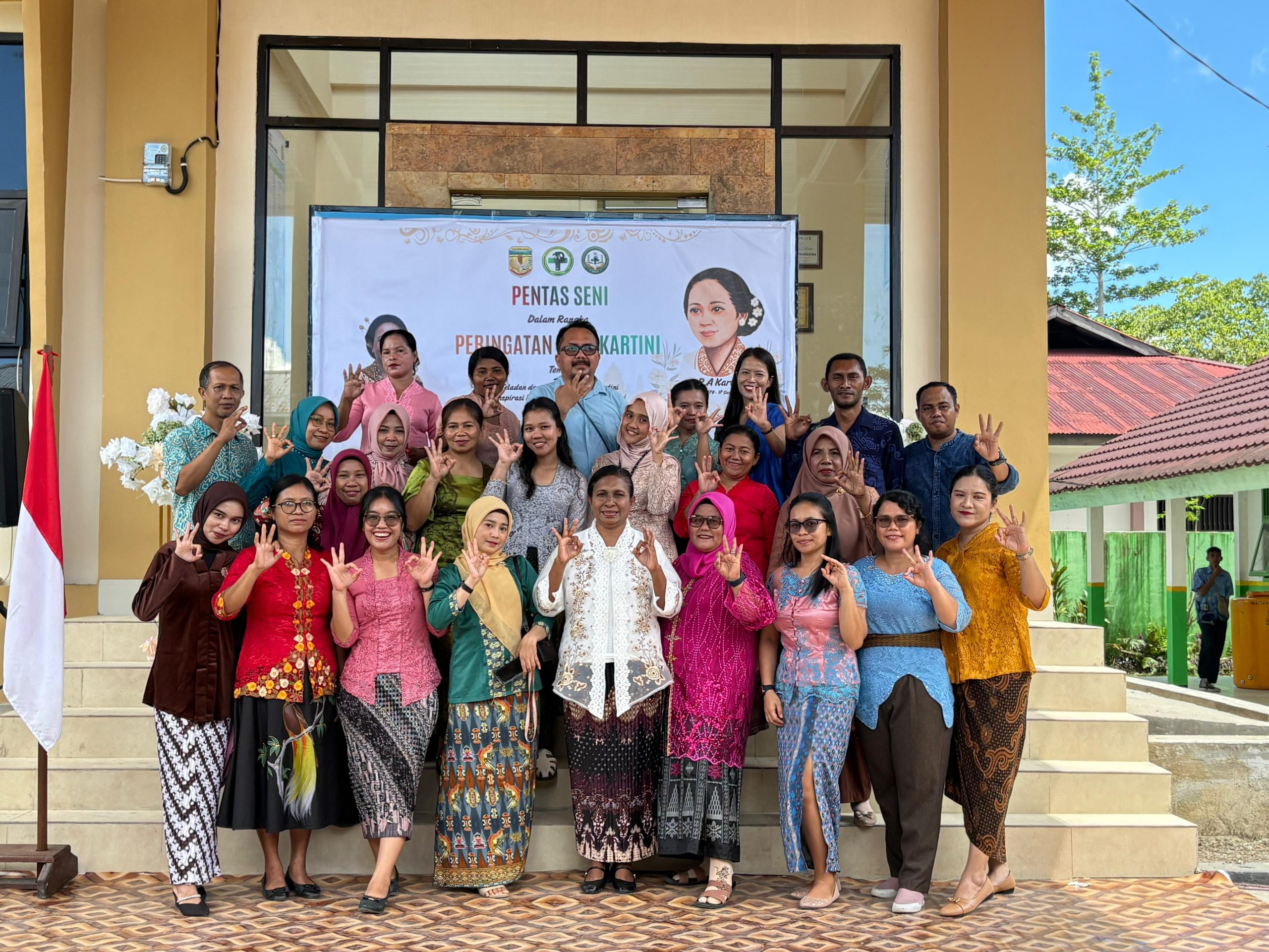 Pentas Seni Warnai Peringati Hari Kartini di SMKN 3 Kesehatan dan Pekerjaan Sosial Mimika