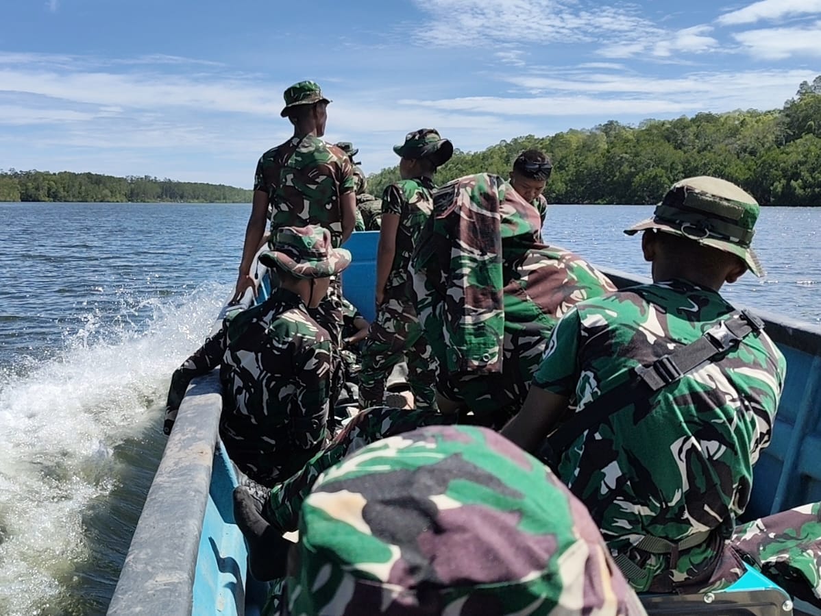 Personel Satgas TMMD ke-128 Berangkat Menuju Kampung Keakwa