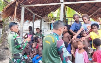 Keceriaan Anak-Anak Warnai Kebersamaan Bersama Personel TMMD Kodim 1710/Mimika