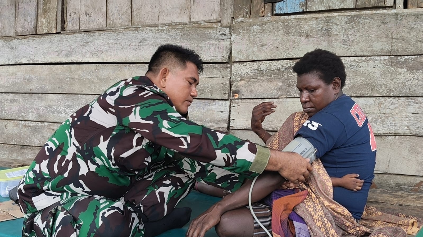 Senyum Bahagia Warga, Dapat Layanan Kesehatan dari Satgas TMMD Kodim 1710/Mimika