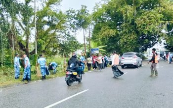Sambut HUT TNI AU ke – 80, Lanud YKU Baksos Bersihkan Akses Bandara Moses Kilangin.