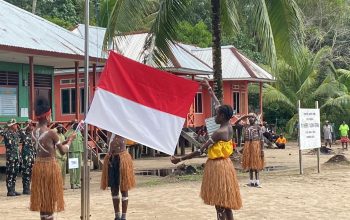 Satgas TMMD Kodim 1710/Mimika Ikut Peringatan Hardiknas di Kampung Keakwa