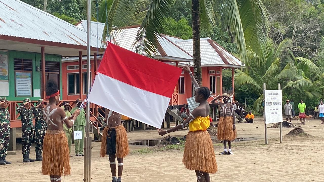 Satgas TMMD Kodim 1710/Mimika Ikut Peringatan Hardiknas di Kampung Keakwa