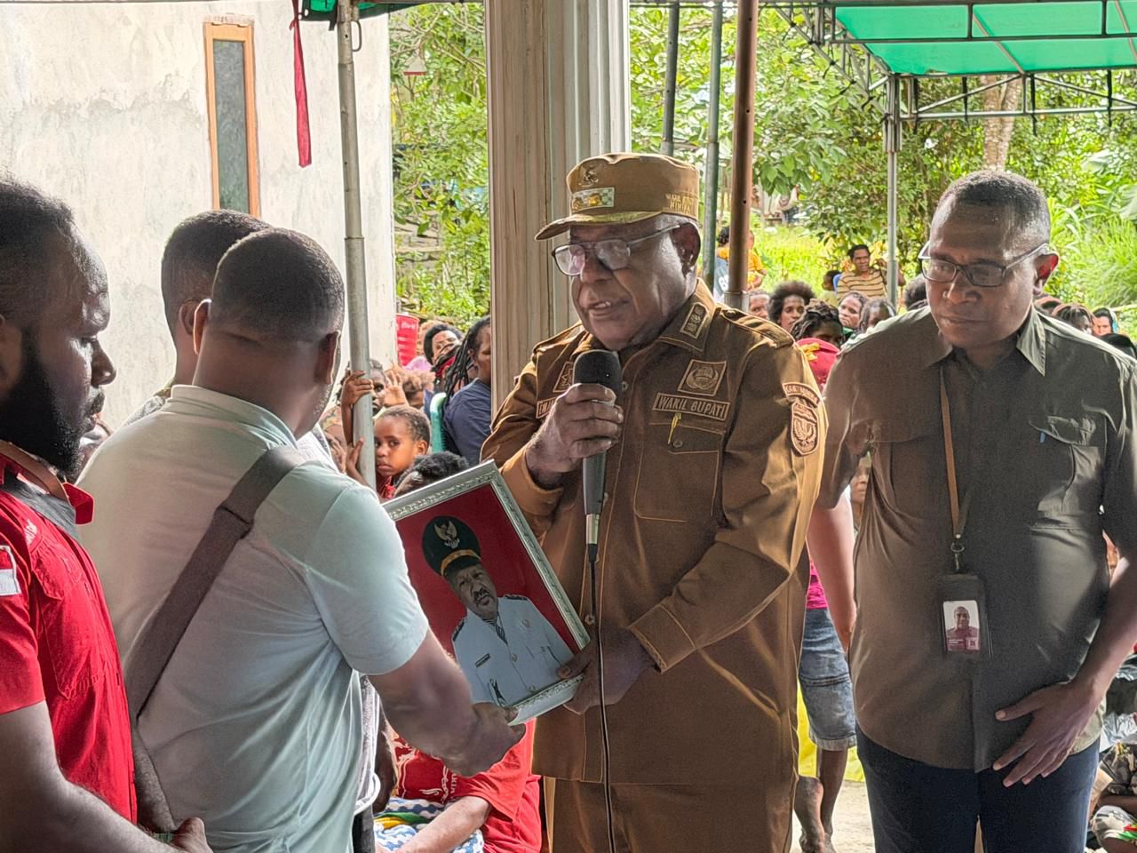 Wabup Kemong Sampaikan Duka Cita dan Apresiasi Atas Dedikasi Almarhum Ruben Dolame