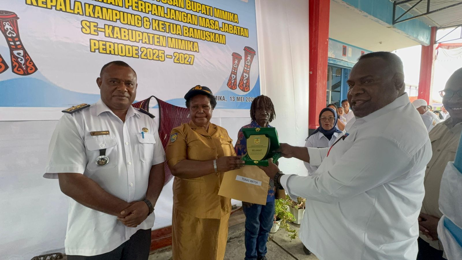 Lanjutkan Kepemimpinan, 133 Kepala Kampung dan Bamuskam Periode 2025-2027 Resmi Terima Perpanjangan SK