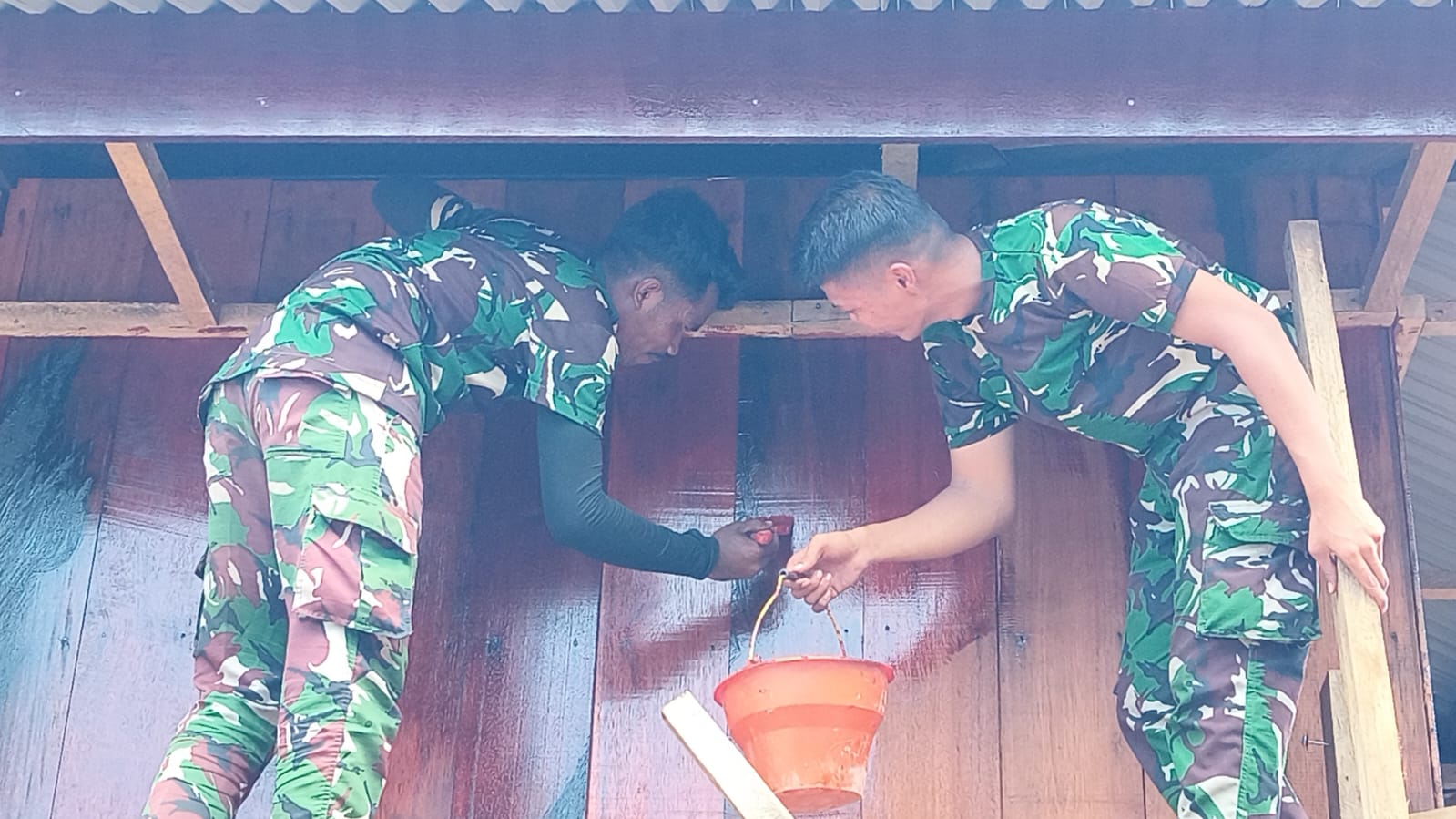 Rumah Nikodemus Awaiti Mulai Dicat, Progres Pembangunan Semakin Nyata