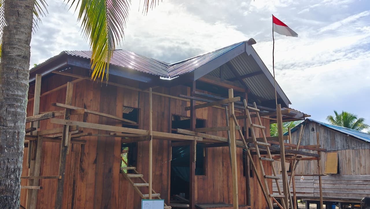 Pemasangan Atap Rampung, Progres Pembangunan 5 Rumah Capai 90 Persen
