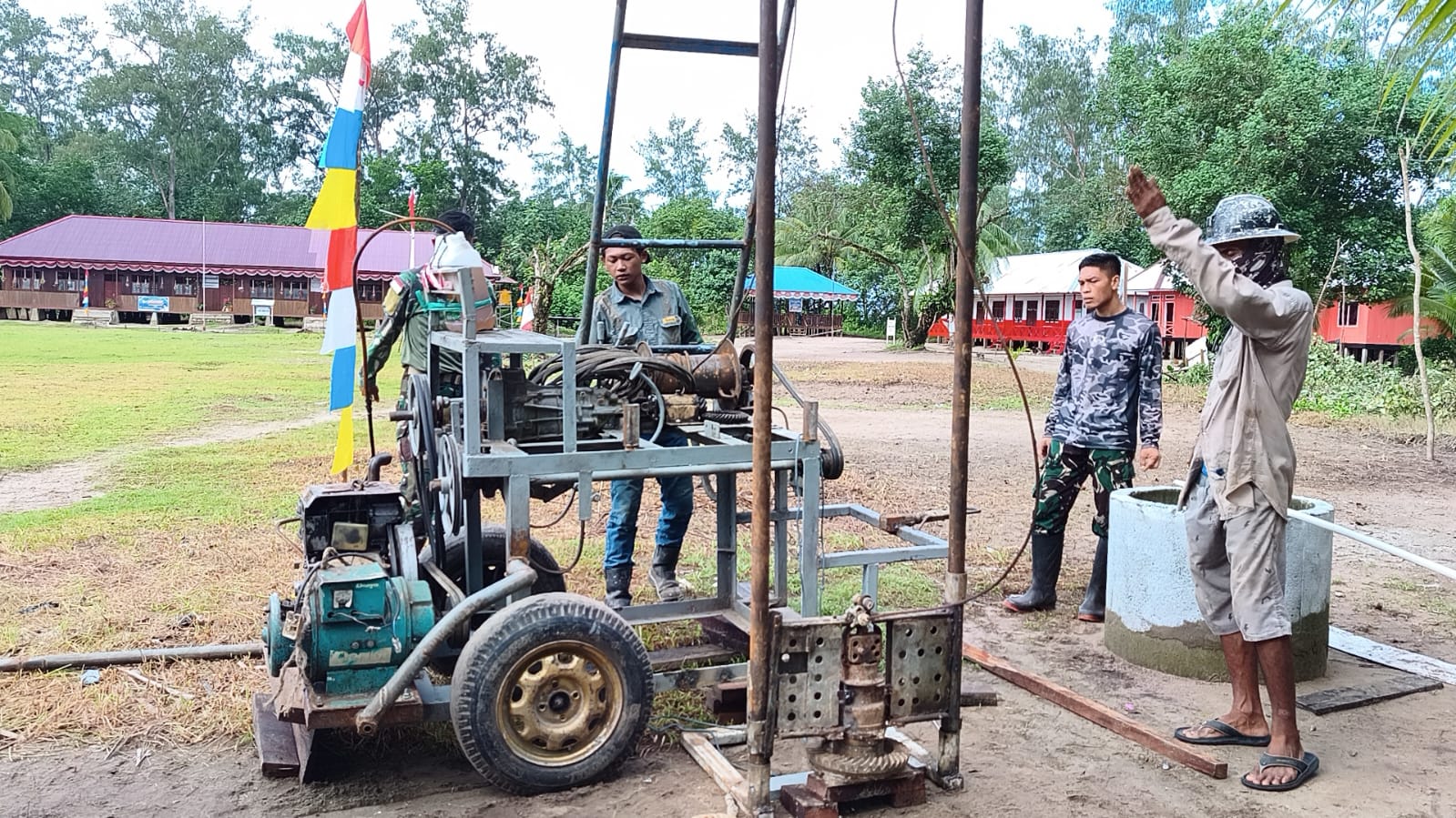 Satgas TMMD Hadirkan Solusi Air Bersih Lewat Pengeboran Sumur di RT Kampung Keakwa