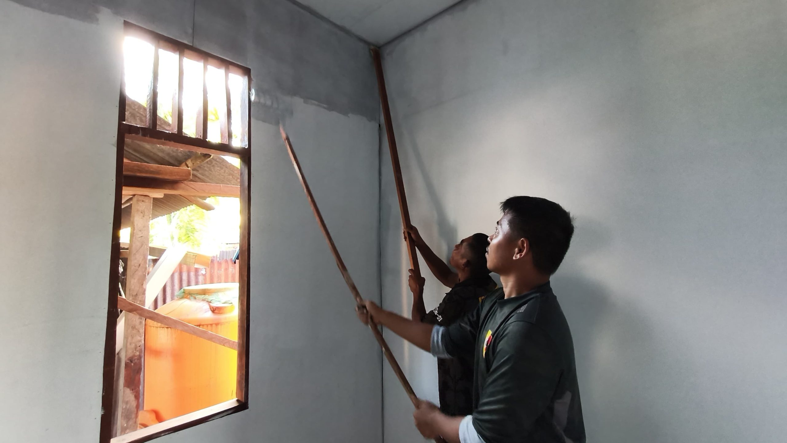 Pengerjaan Rumah Natalia Natipia Masuki Tahap Pengecatan Dinding Kamar