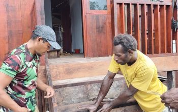 Gotong Royong Jadi Kekuatan Utama Satgas TMMD di Kampung Keakwa
