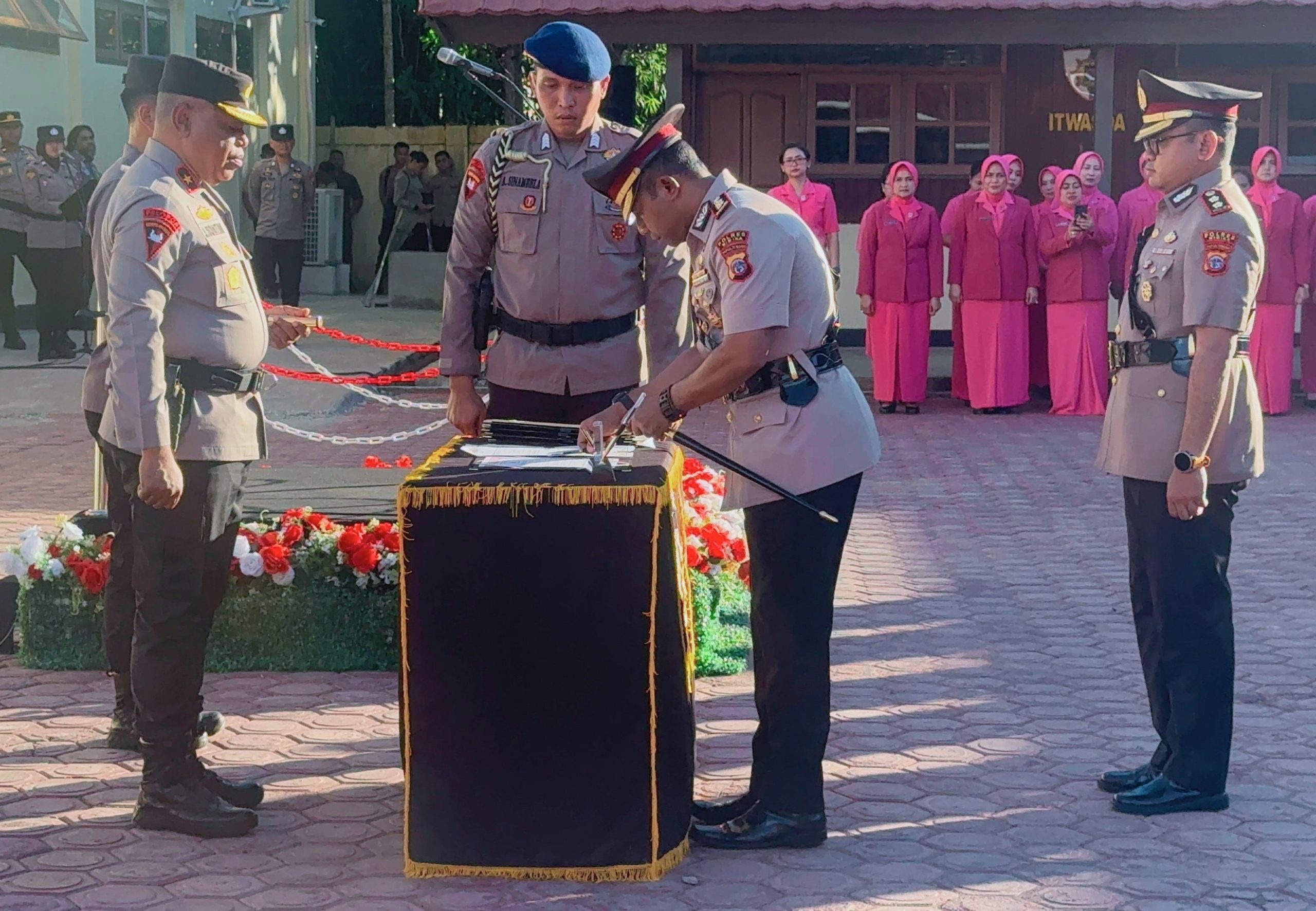 AKBP Alredo Rumbiak Resmi Pimpin Polres Mimika