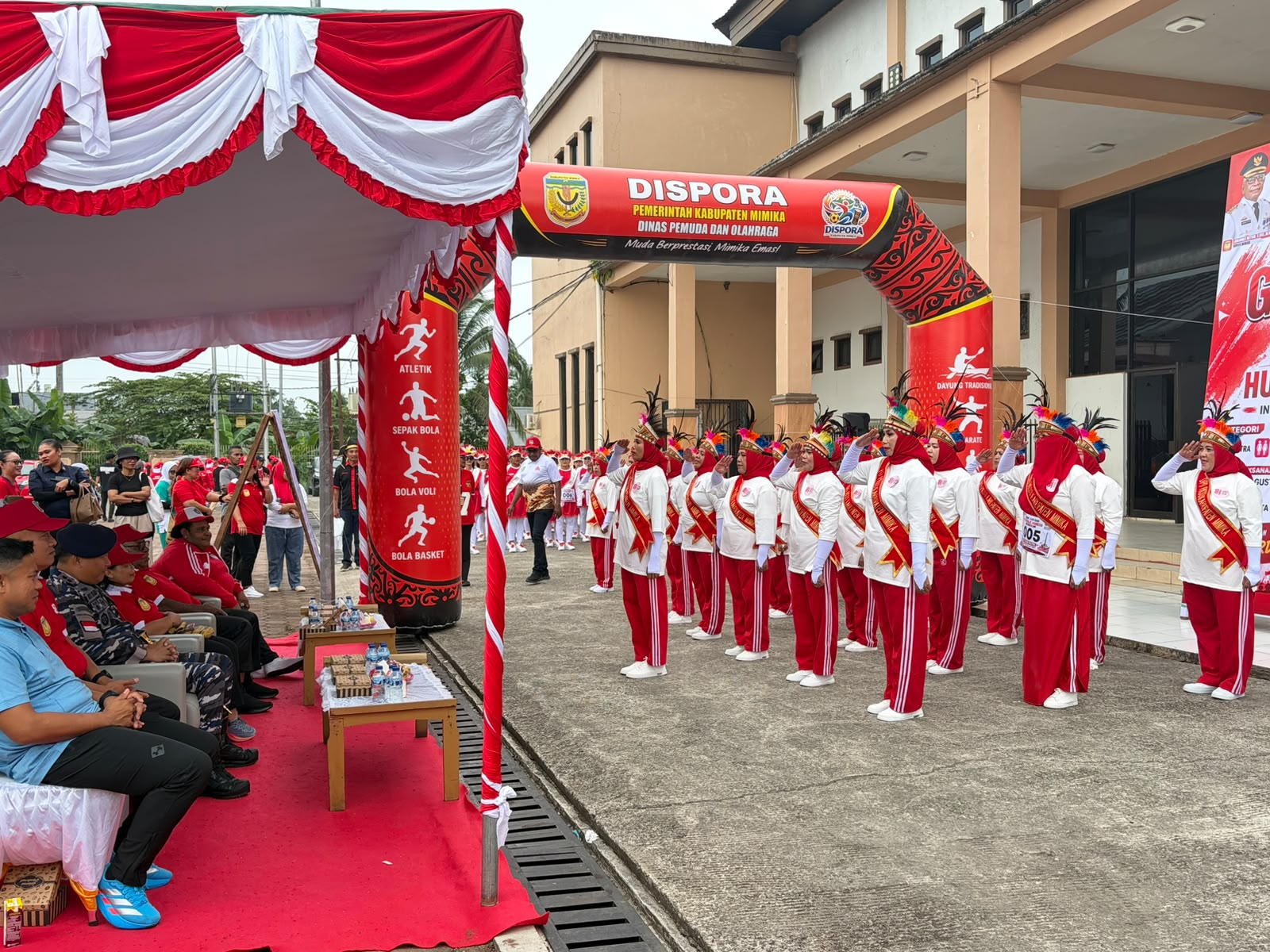 38 Regu Putri Antusias Semarakkan Lomba Gerak Jalan Kreasi HUT RI ke-81 di Timika