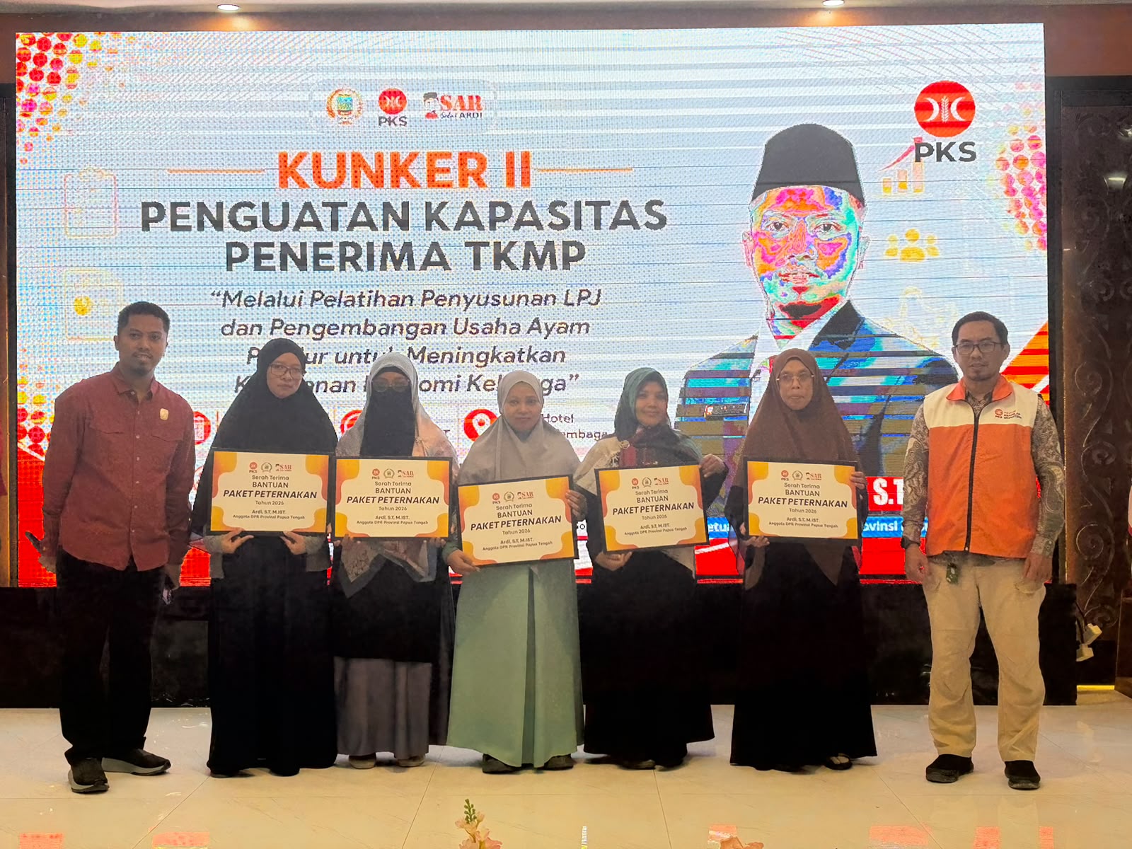 Kunker II di Timika, Anggota DPR Papua Tengah, Ardi Salurkan Bantuan TKPM Dari Kemnaker