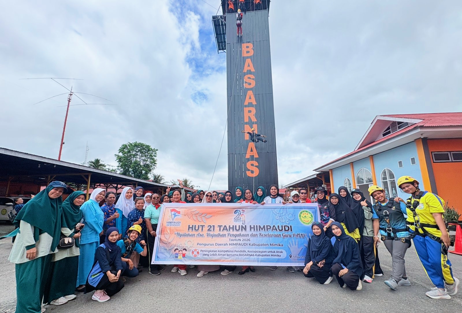 HUT HIMPAUDI ke-21, SAR Timika Latih 100 Guru Paud Tentang Pertolongan Pertama dan Heli Rappelling