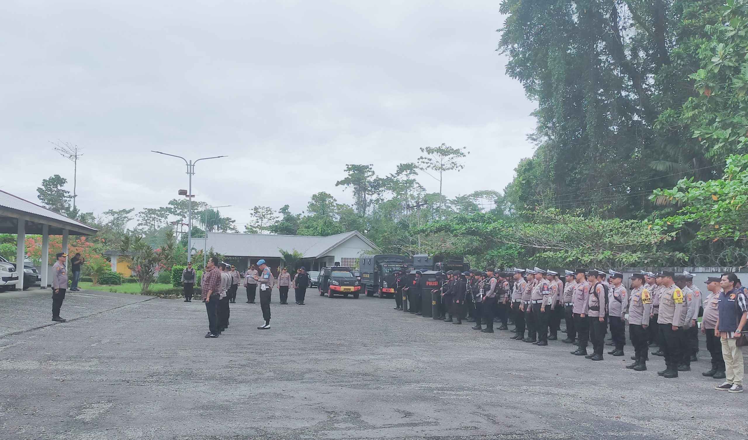 Ratusan Personel Gabungan Disiagakan Amankan Aksi Damai di DPRD Mimika