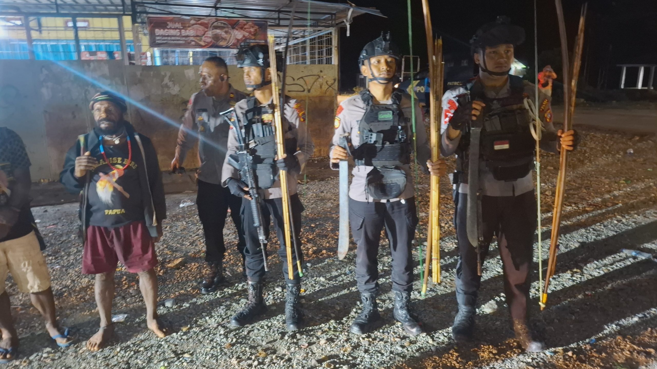 Razia Polres Mimika Amankan Ratusan Senjata Tajam