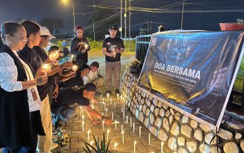 Jurnalis Mimika Nyalakan Lilin, Dukung Pencarian 5 Wartawan Hilang di Krakatau