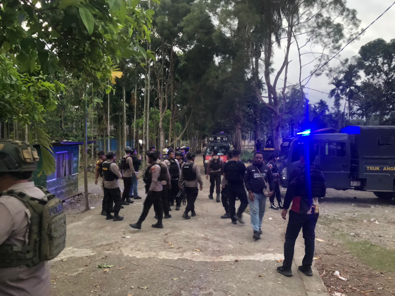 Razia Skala Besar, Aparat Gabungan Sita Ratusan Sajam di Kwamki Narama