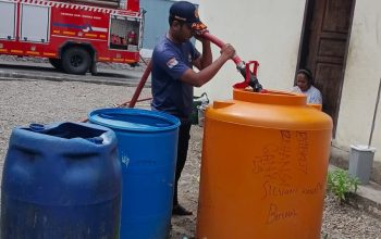 Pemkab Mimika Sediakan Layanan Air Bersih di Pos Pemadam Kebakaran bagi Warga Terdampak Krisis Air
