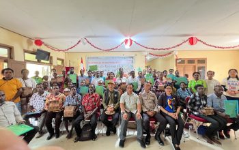 Semarak HUT Mimika ke-30, Disdukcapil Gelar Nikah Massal dan Jempol Adminduk di Distrik Mimika Barat