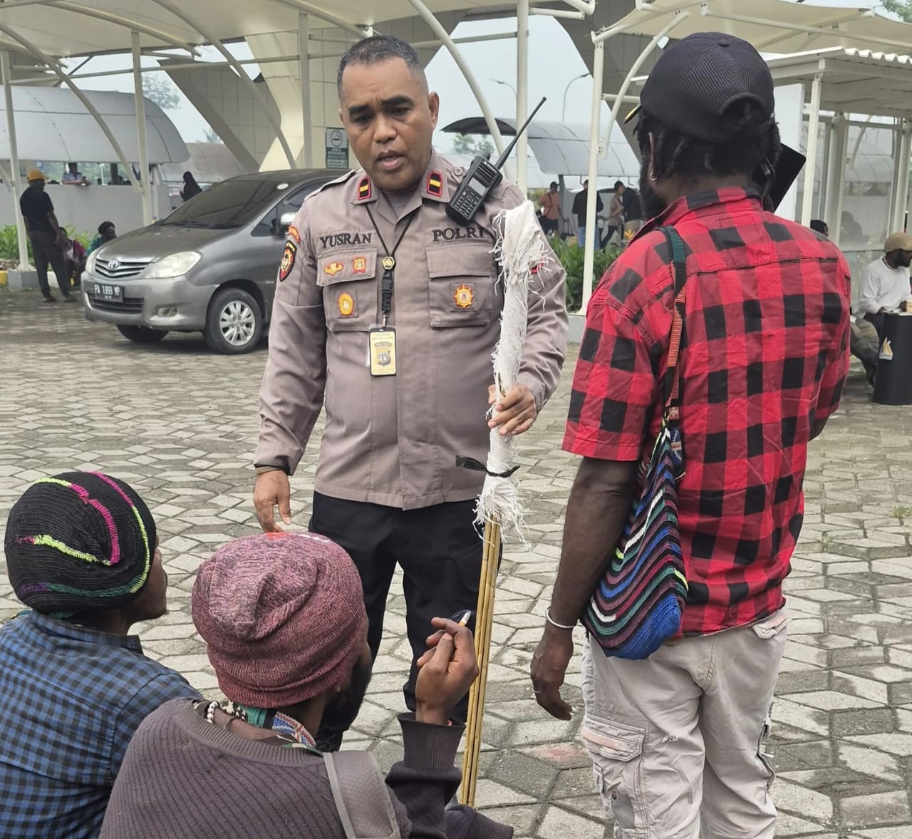 Puluhan Bahan Baku Anak Panah Diamankan di Bandara Mozes Kilangin