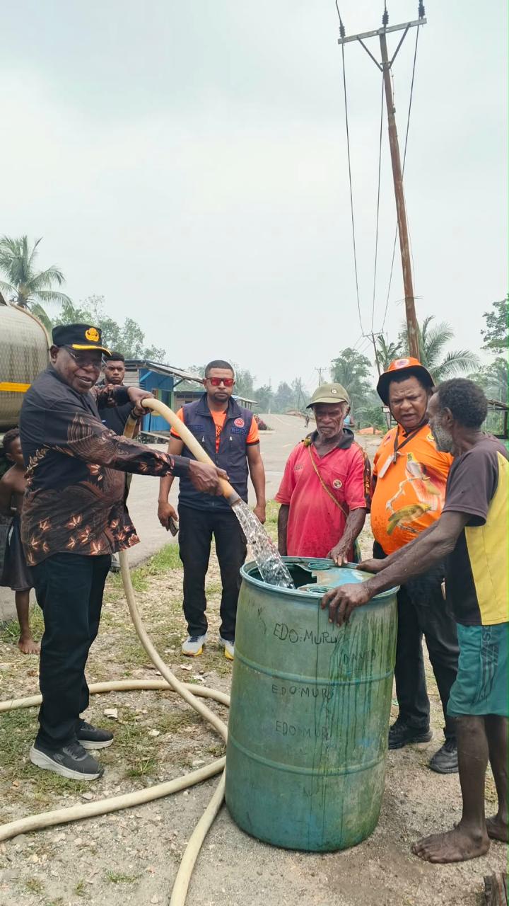 BPBD Salurkan 6.000 Liter Air Bersih Atasi Krisis Air Minum di Wilayah Logpon Kampung Pigapu