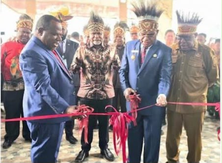 Didampingi Wabup Mimika, Wagub Papua Tengah Resmikan Gedung Graha Sinode GKII Wilayah II di Timika