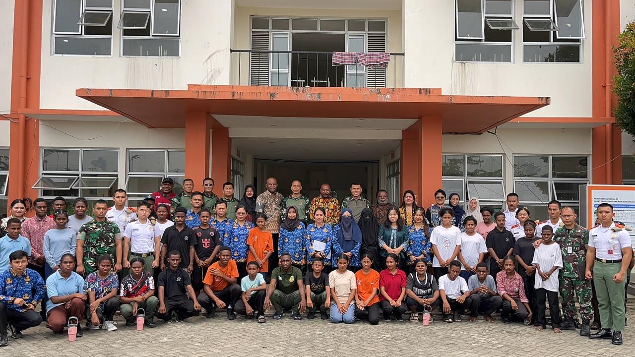Fasilitasi Fisik dan Kesamaptaan Siswa, Pangkogabwilhan III Siapkan Generasi Emas Papua Lewat Sekolah Rakyat