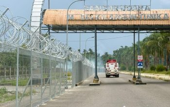 Terkendala Masalah Sosial, Pembangunan Pagar Bandara Mozes Kilangin Baru Capai 70 Persen